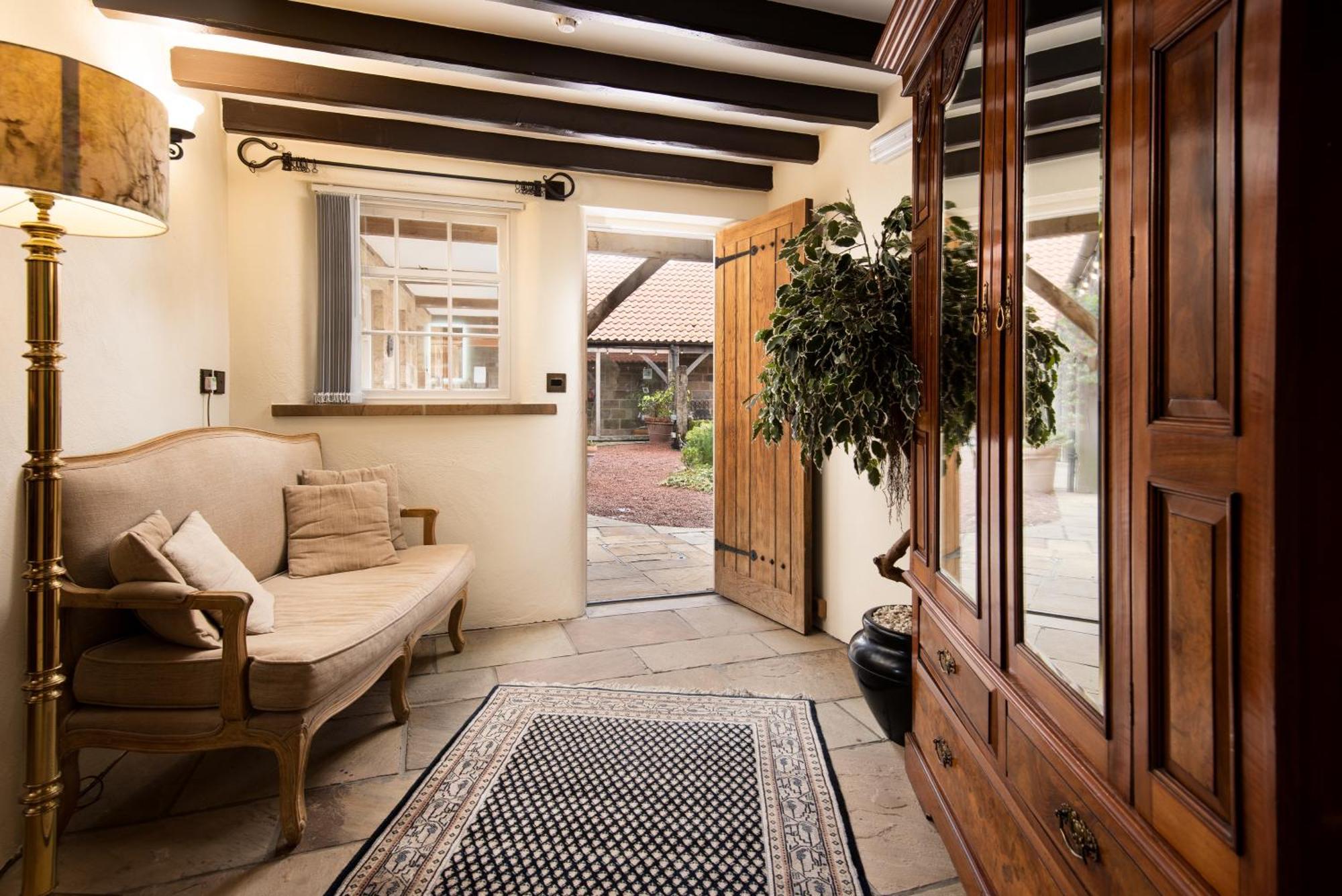 The Stables - The Inn Collection Group วิทบี ภายนอก รูปภาพ